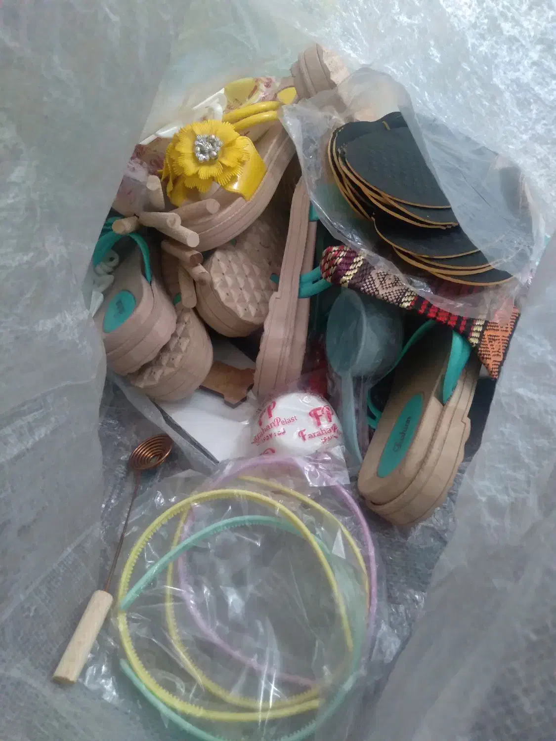 صندل زنانه طرح گل و تعدادی پلاسکو حراجی|کیف، کفش، کمربند|رامشیر, |دیوار