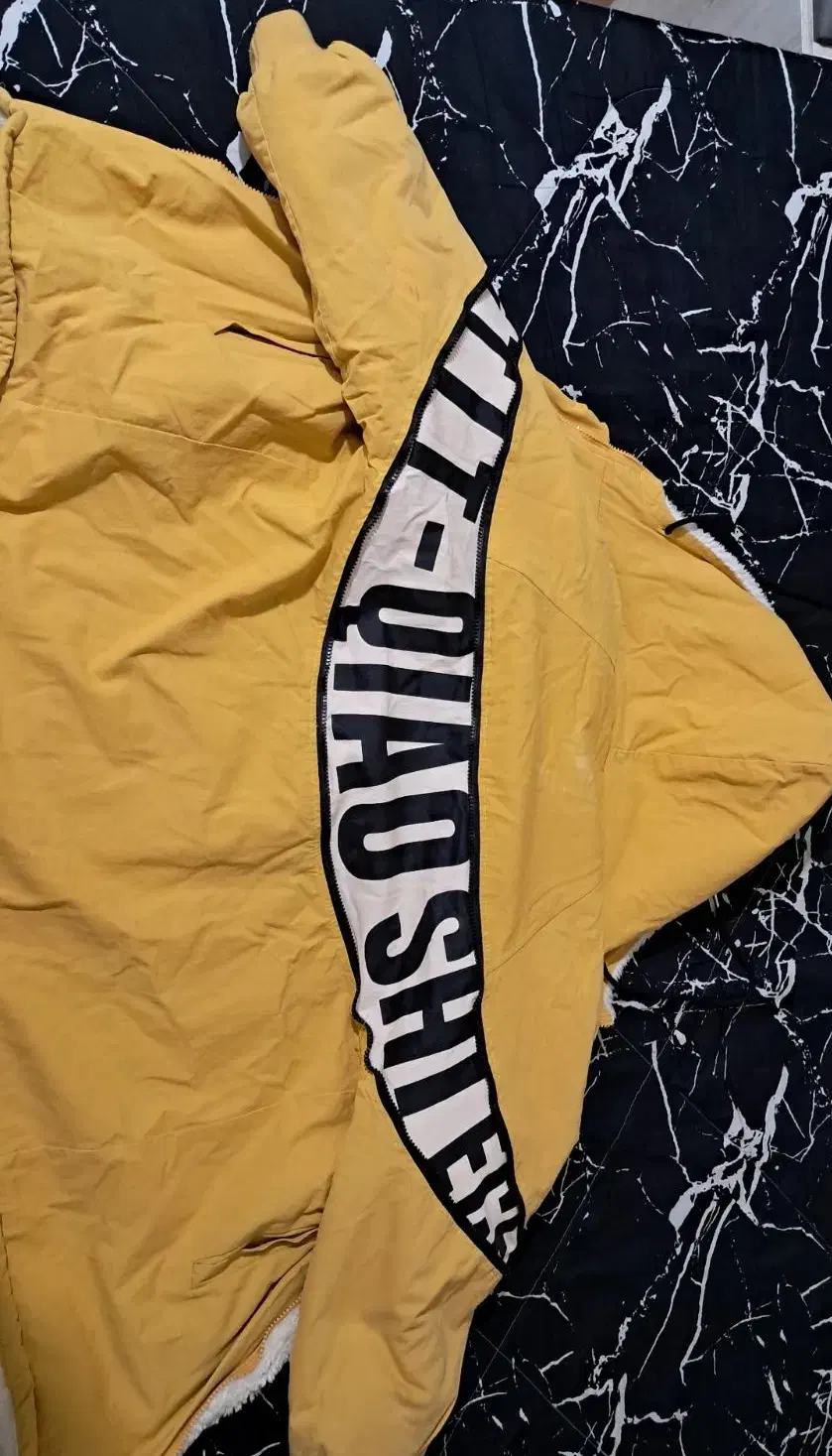 کاپشن|لباس|شیراز, محراب|دیوار