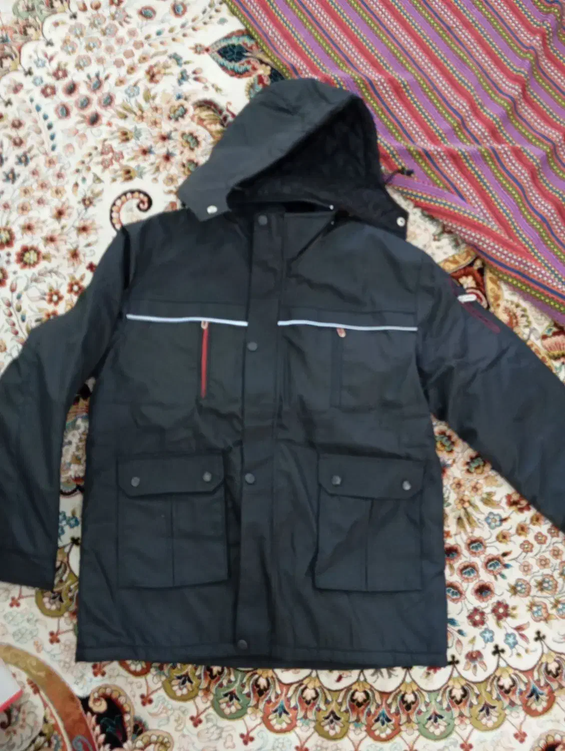 کاپشن|لباس|خشکبیجار, |دیوار