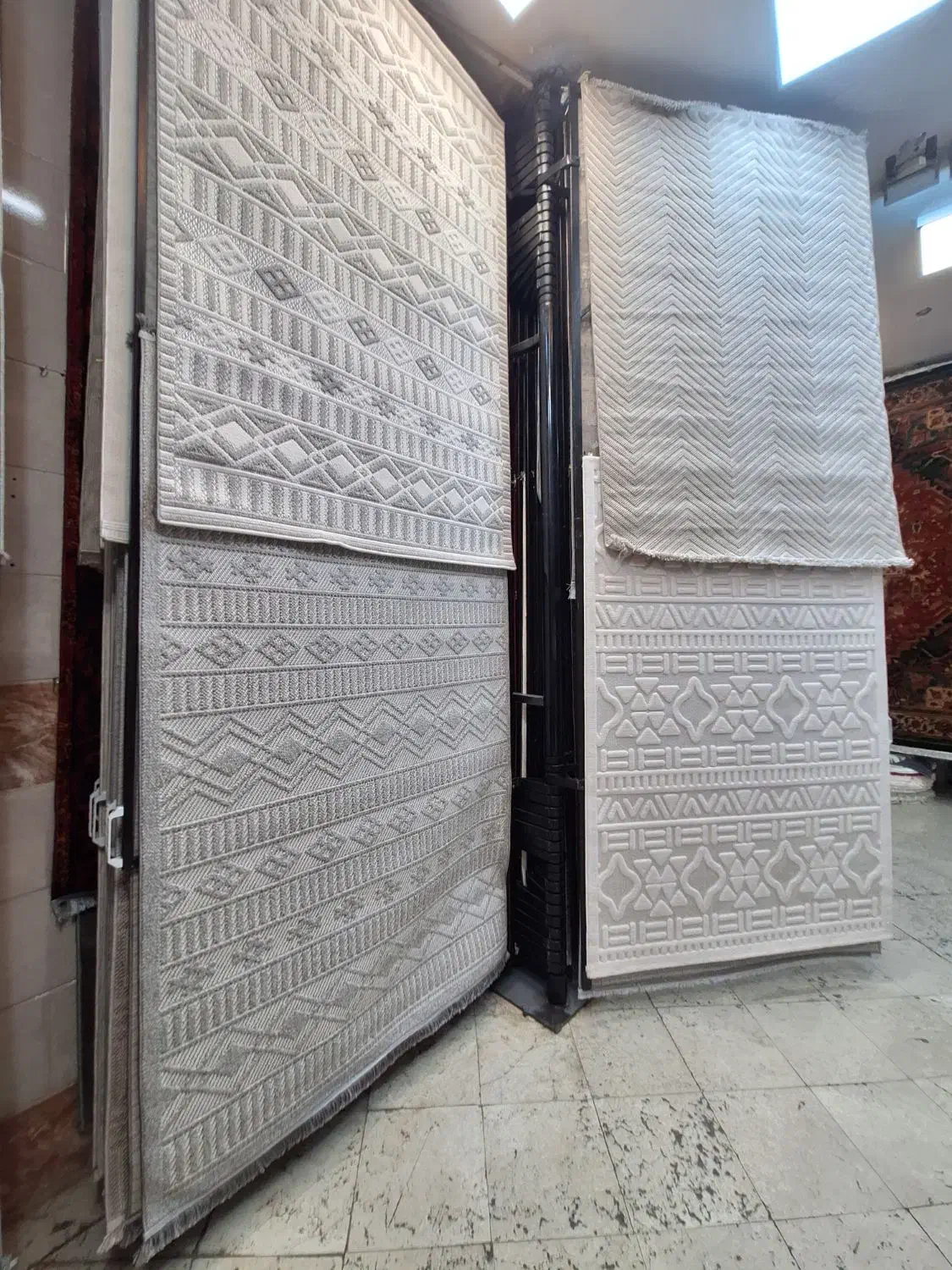 قالیچه پینتر بژ ۱۵۰ در ۲۲۵ دختر مهربان نگارین|فرش|مشهد, امیر|دیوار