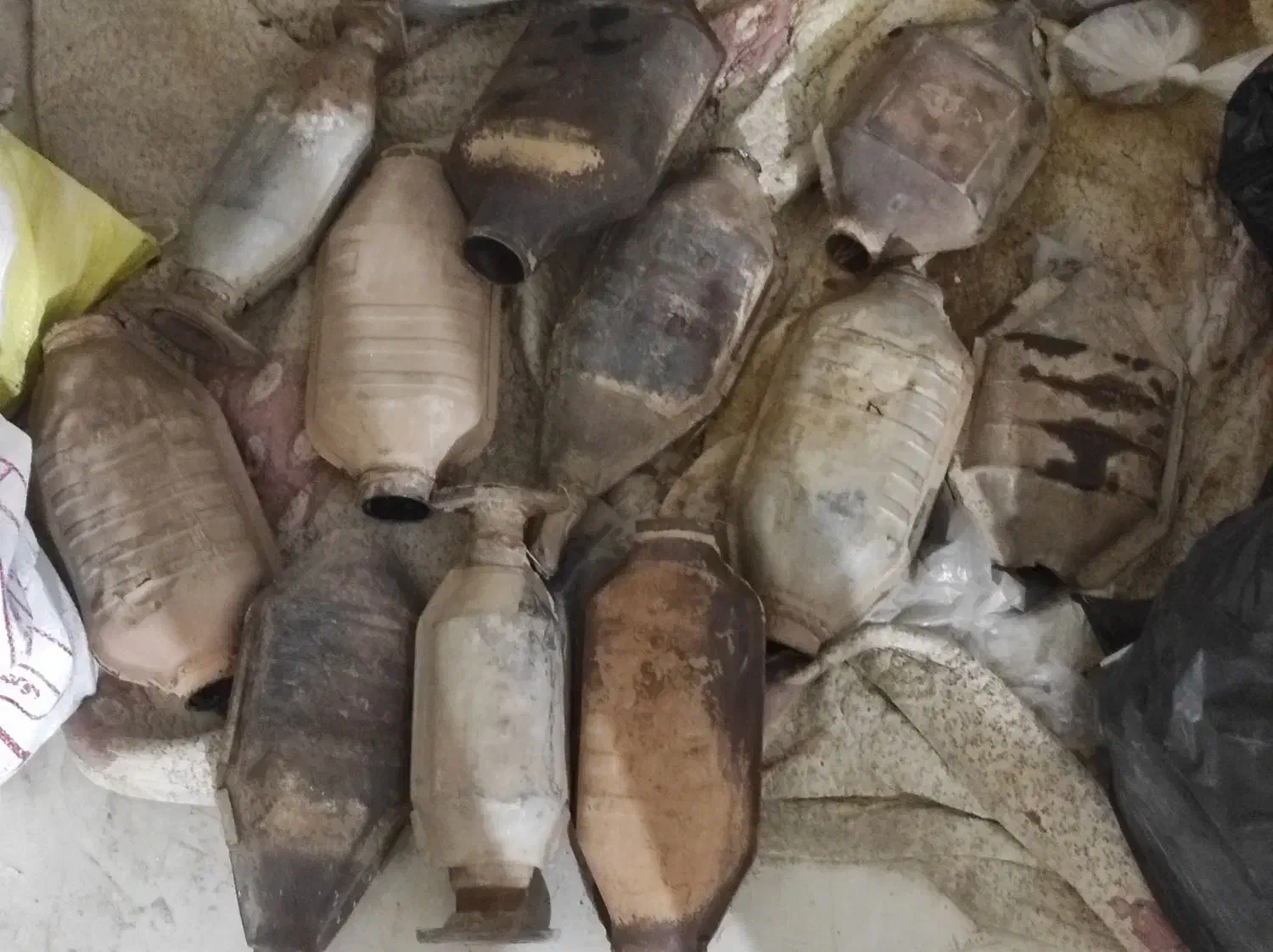 خاک و خرید کاتالیزور  قیمت بالا|قطعات یدکی و لوازم جانبی|زابل, |دیوار