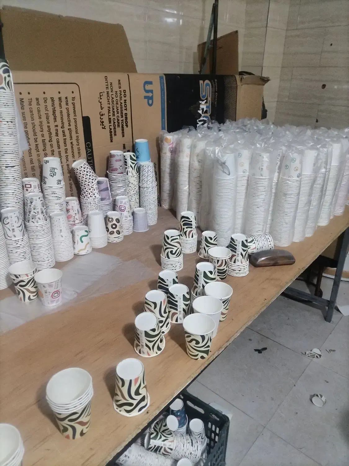 تولیدی|ظروف نگهدارنده، پلاستیکی، یکبارمصرف|باسمنج, |دیوار