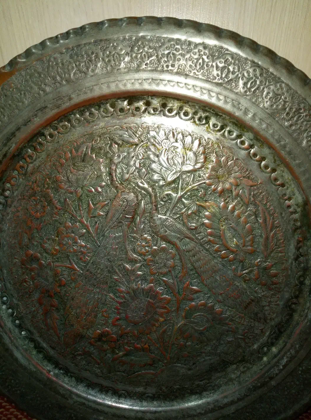 سینی مسی|کلکسیون اشیاء عتیقه|صدرا-فارس, فاز ۱|دیوار