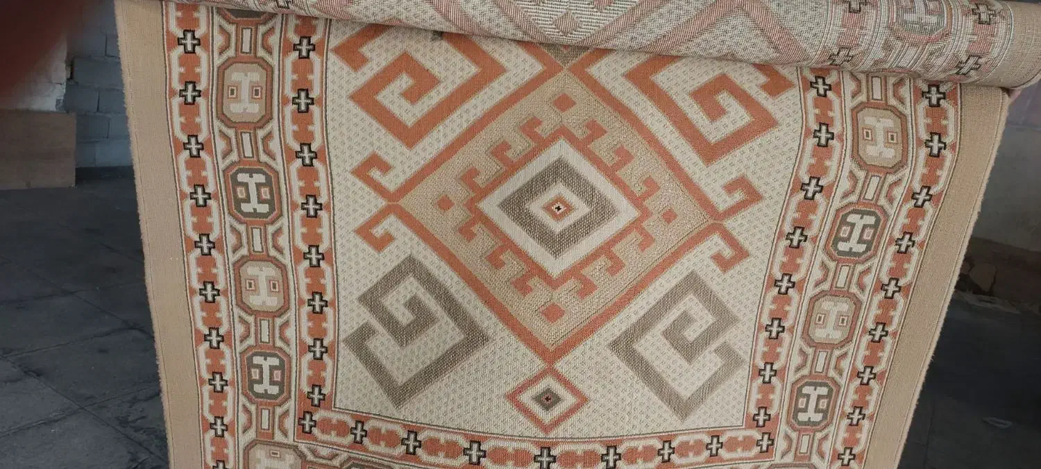 فرش تمیز در حد نو|فرش|سمنان, |دیوار