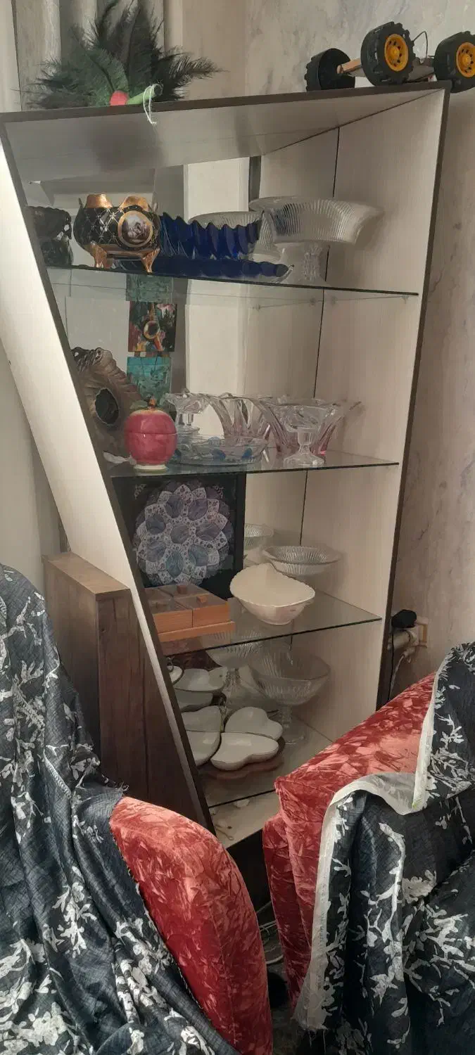 یک عدد بوفه یک عدد میز تلویزیون و میزکامپیوتر|بوفه، ویترین، کنسول|بجنورد, |دیوار