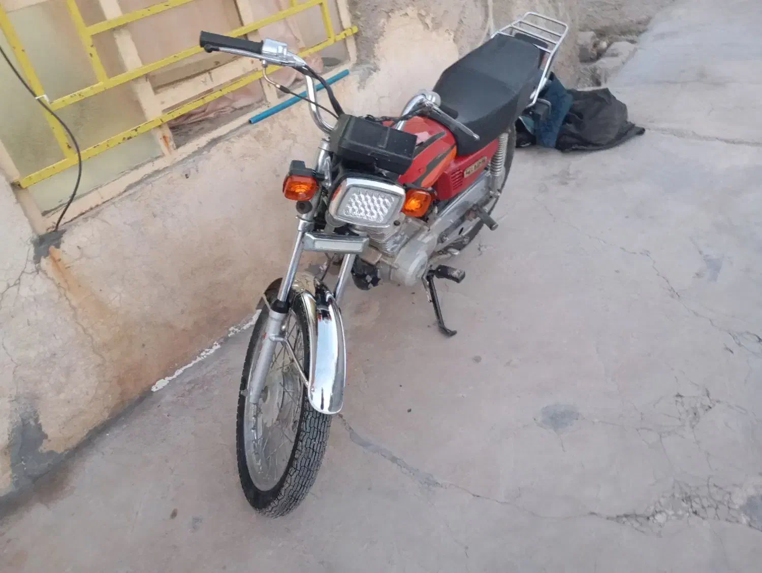 موتورسیکلت مدل82مدارک کامل|موتورسیکلت|سی‌سخت, |دیوار