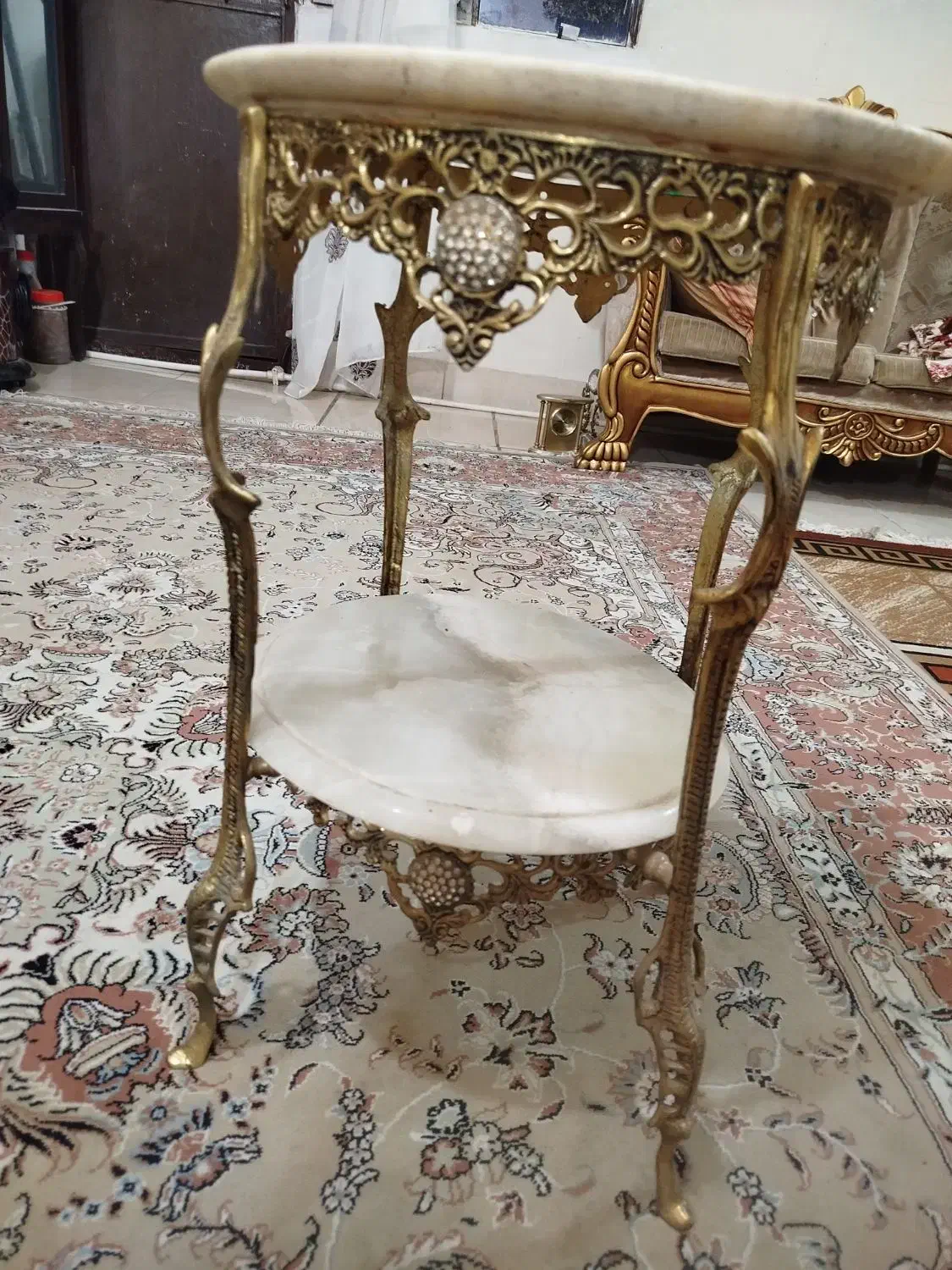 سماور برنجی همراه میز برنجی و پارچ و سینی|صنایع دستی و سایر لوازم تزئینی|بومهن, |دیوار