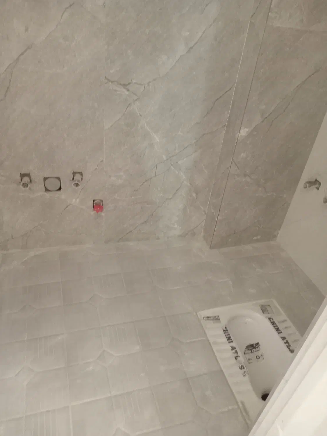 کاشی کاری خورده کاری ما بین کابینتی باچسب دوغاب|خدمات پیشه و مهارت|زنجان, |دیوار