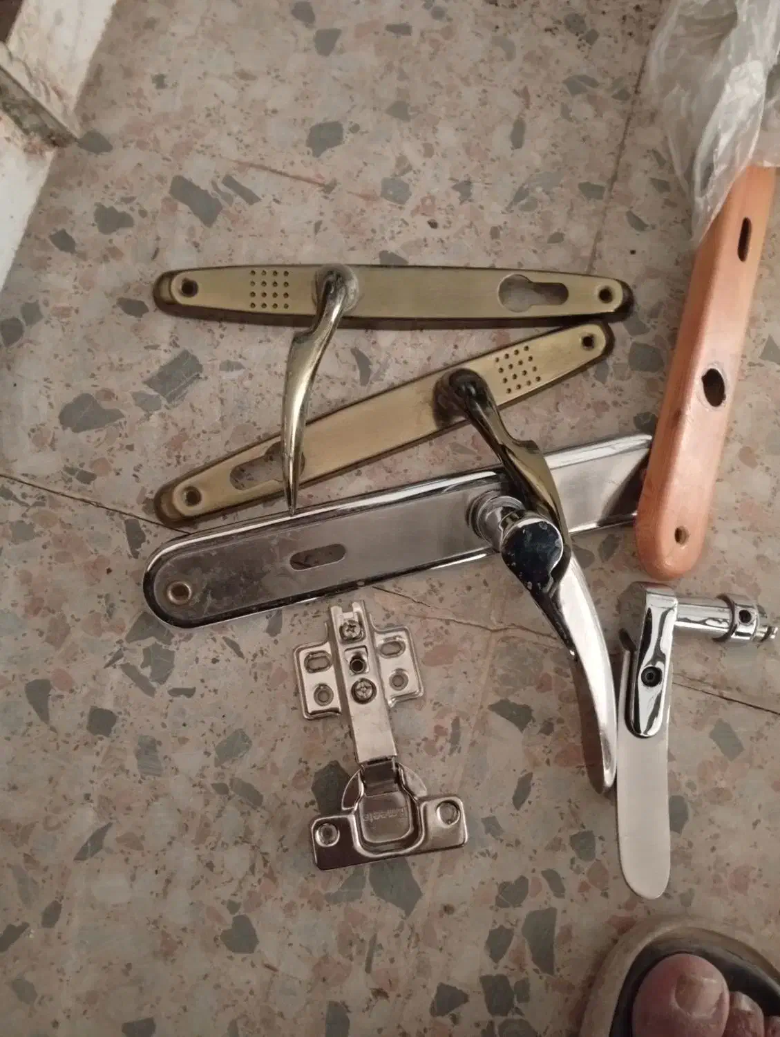 چند عدد دستگیره قفل در ارامبند|حراج|شیراز, مسلم|دیوار