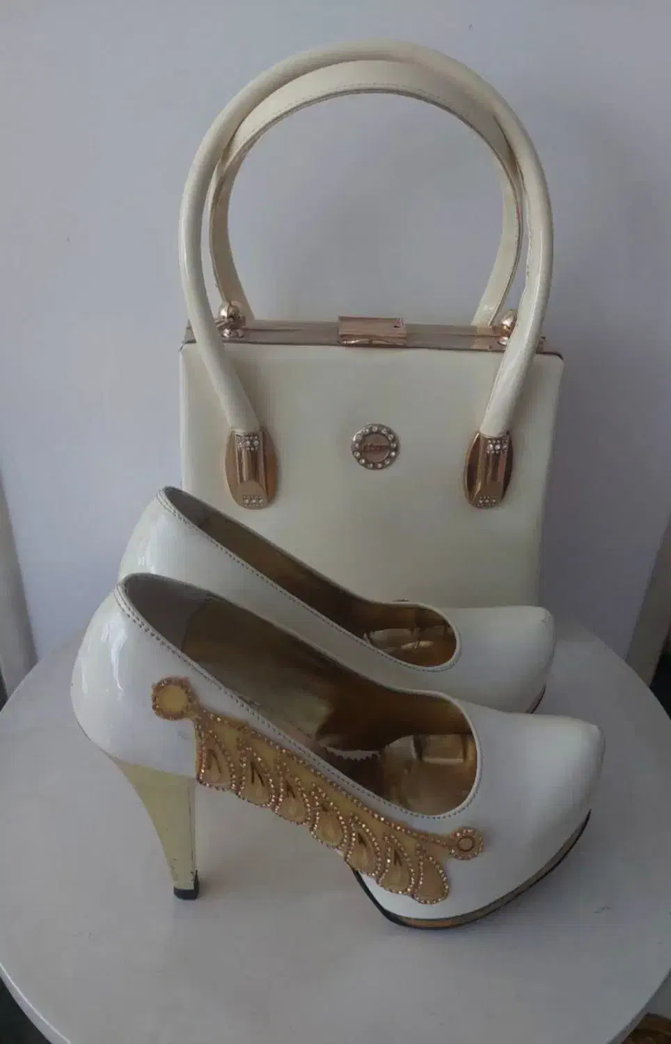 کفش های کرمی مجلسی و یه کیف ست|کیف، کفش، کمربند|اصفهان, خانه اصفهان|دیوار