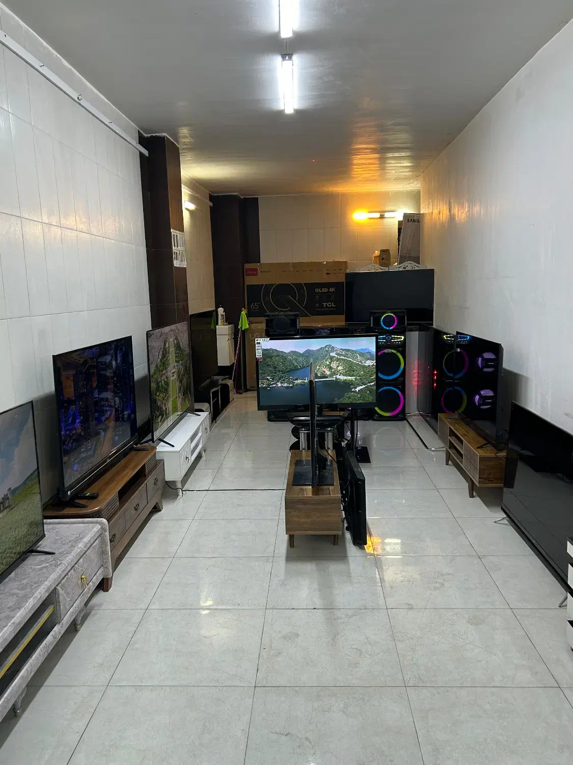 مرجع تلوزیون های نمایشگاهی و دست دوم(استوک)|تلویزیون و پروژکتور|اصفهان, خرم|دیوار