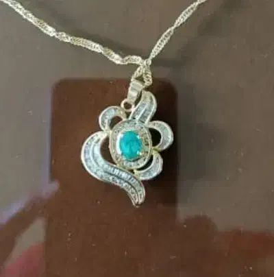 یک عدد گردنبند طلا با سنگ زمرد گم شده|اشیا|تبریز, |دیوار