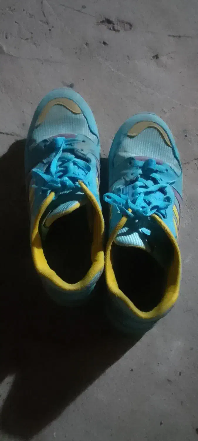 کفش ادیداس|کیف، کفش، کمربند|مسجد سلیمان, |دیوار