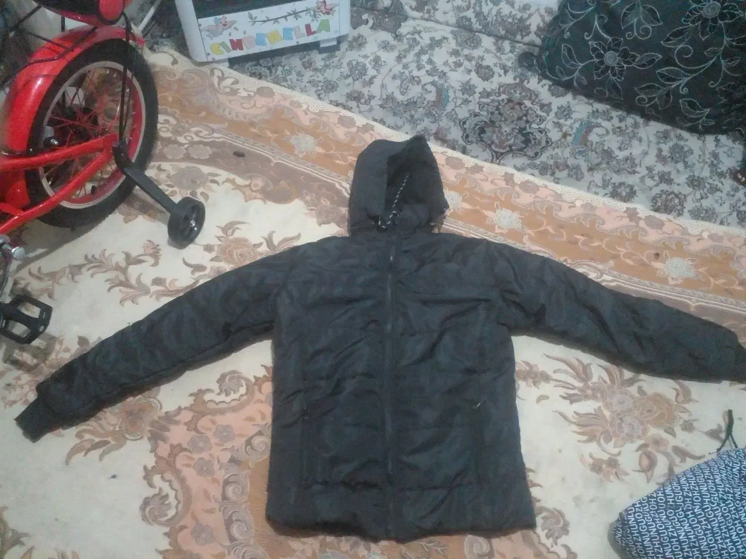 کاپشن نو|لباس|رباطکریم, الارد|دیوار