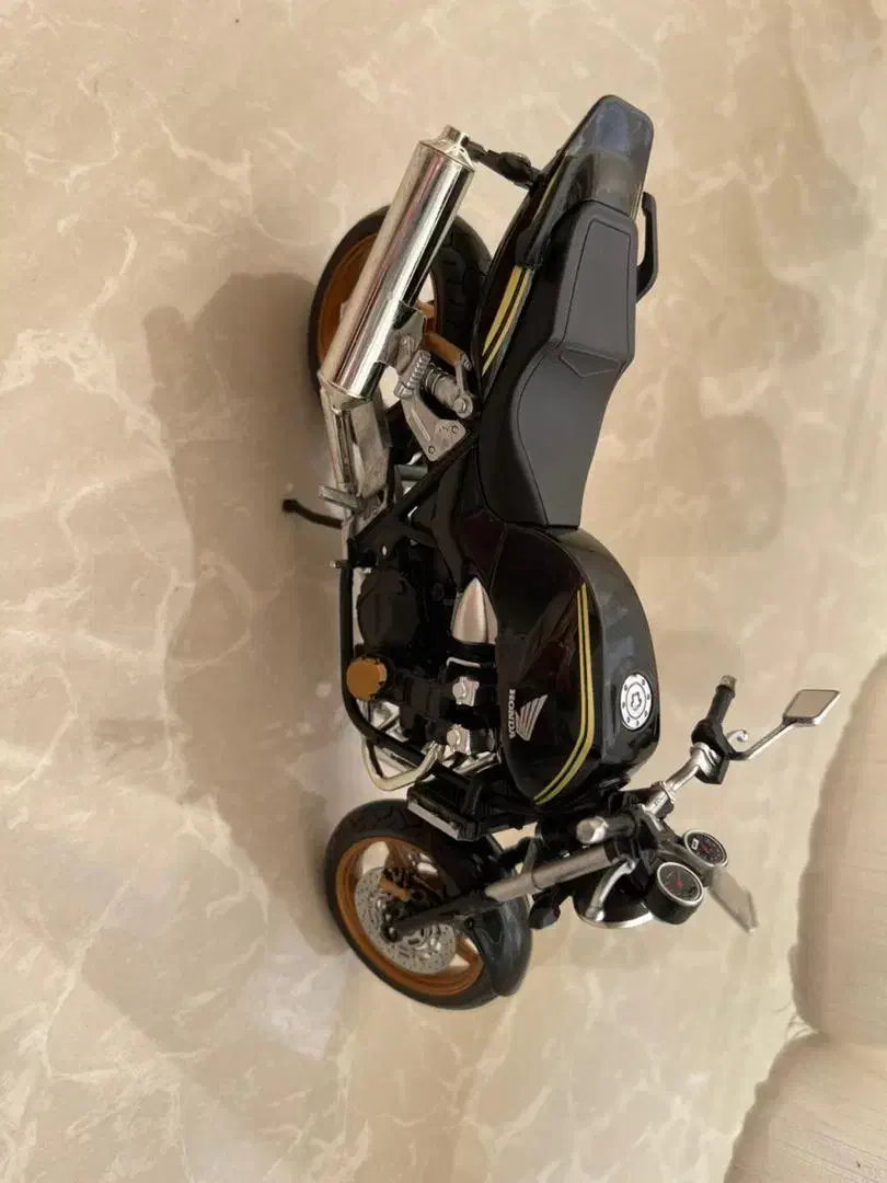 ماکت cb۱۳۰۰ نو با کارتن|اسباب‌‌بازی|تهران, دریان‌نو|دیوار