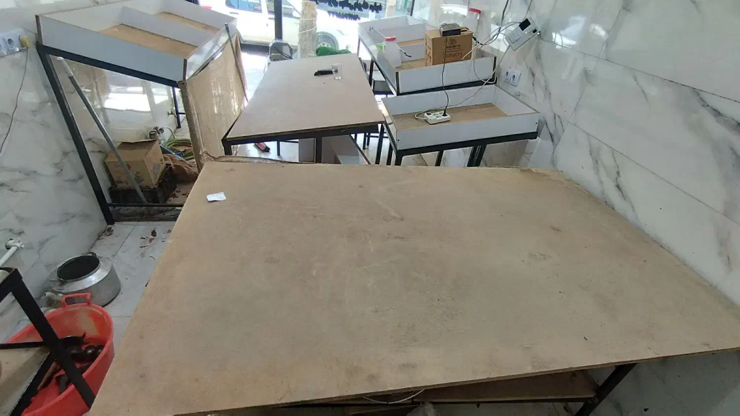 چند میز میوه فروشی و سبزی به فروش می‌رسد|فروشگاه و مغازه|آستارا, |دیوار