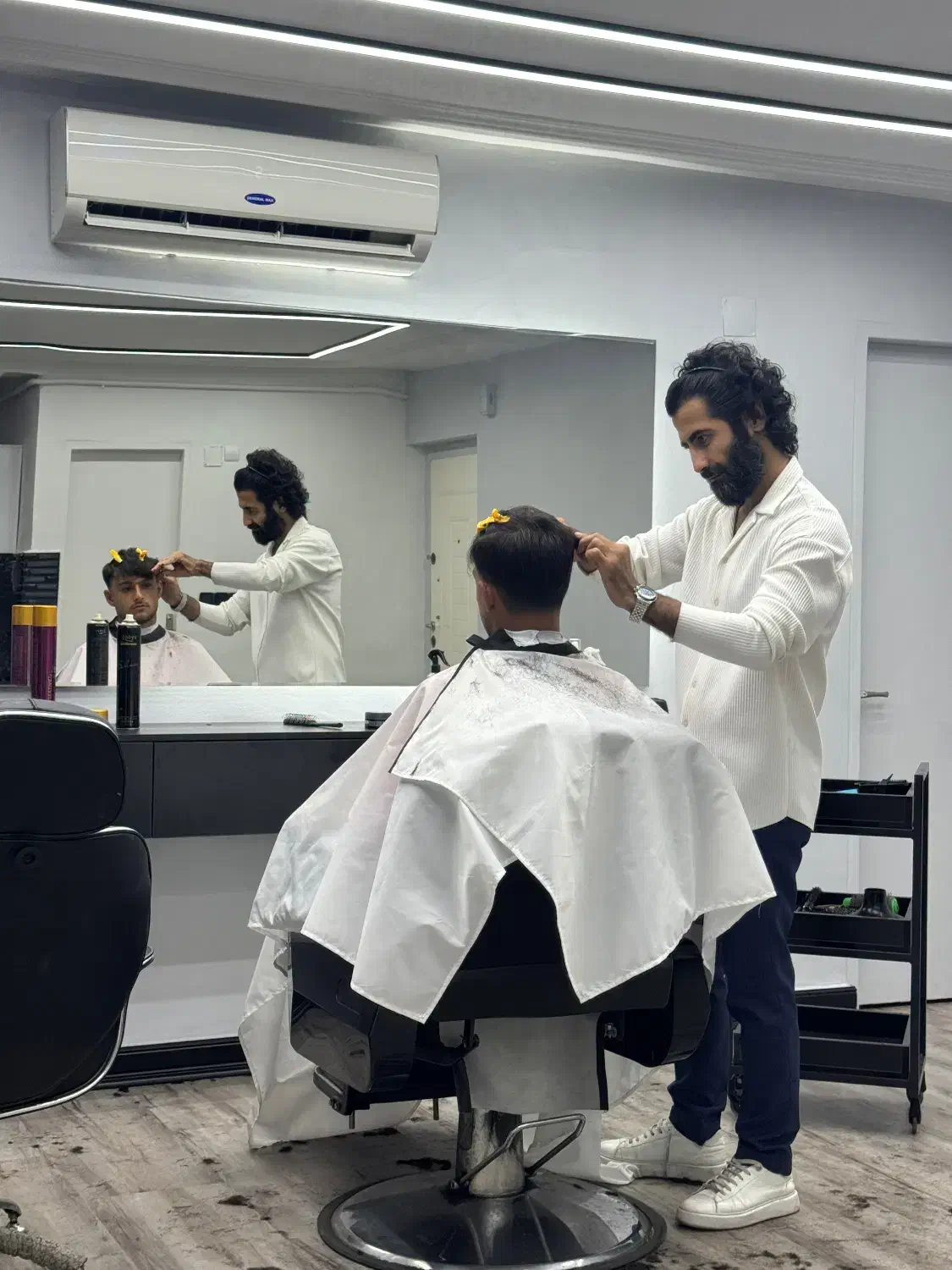 دستیار سالن ارایشگاه مردانه|استخدام درمانی، زیبایی، بهداشتی|رشت, سعدی (تختی)|دیوار