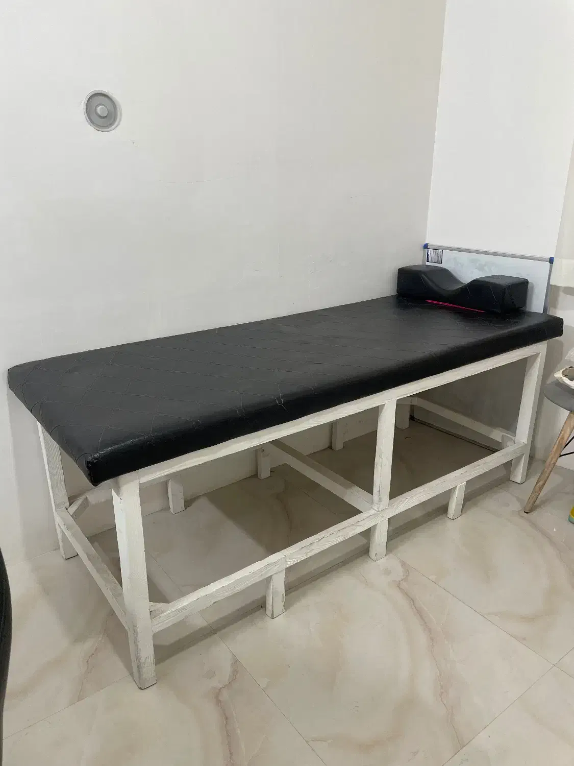 تخت|آرایشگاه و سالنهای زیبایی|سبزوار, کوی بهار|دیوار