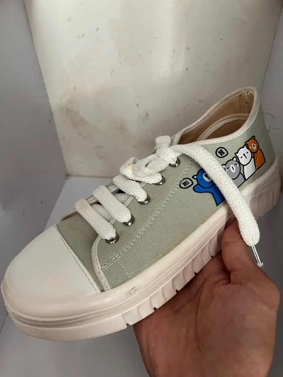 کفش|کیف، کفش، کمربند|بافق, |دیوار