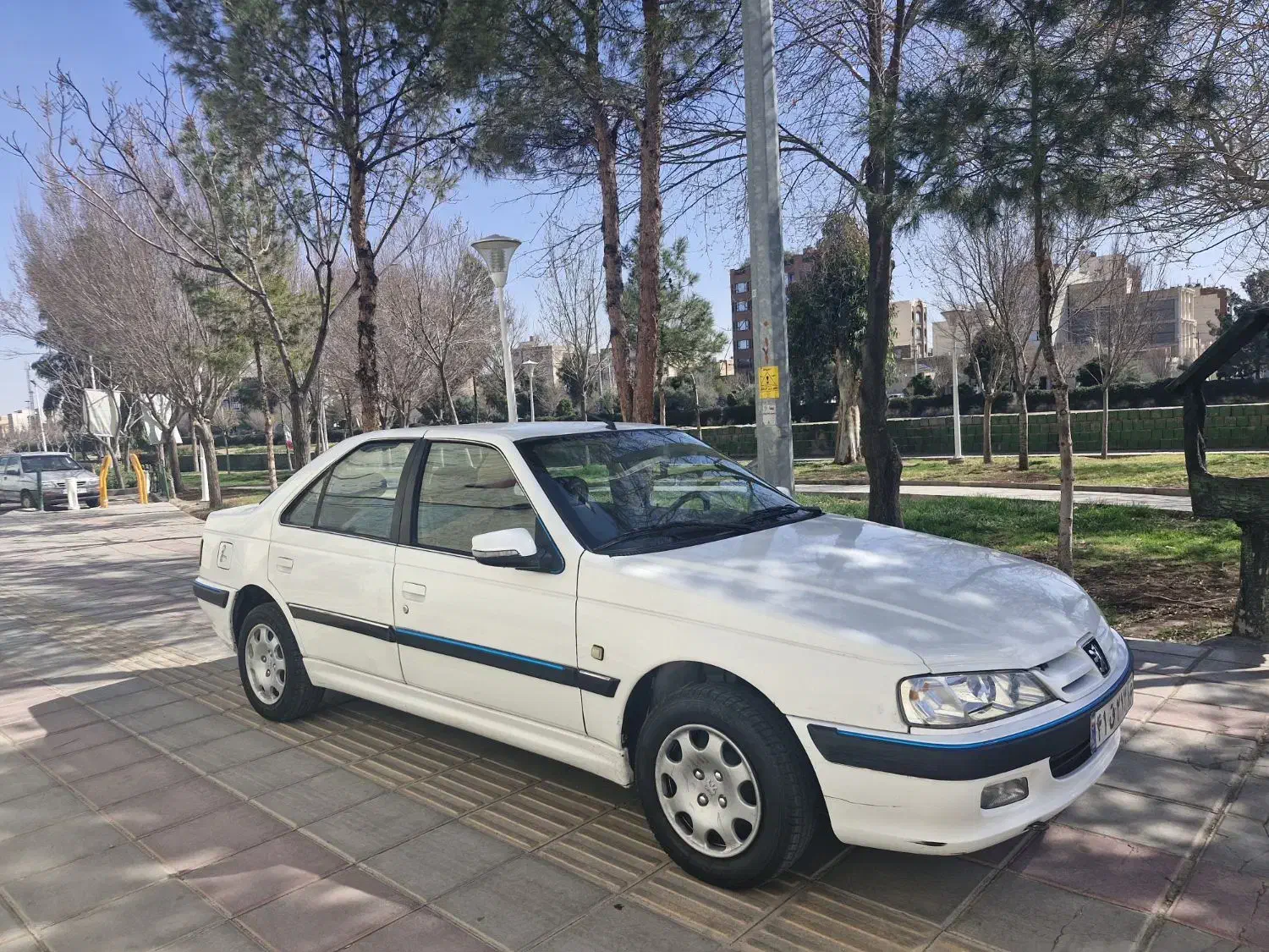 پژو پارس|خودرو سواری و وانت|قم, چهل درخت‎|دیوار