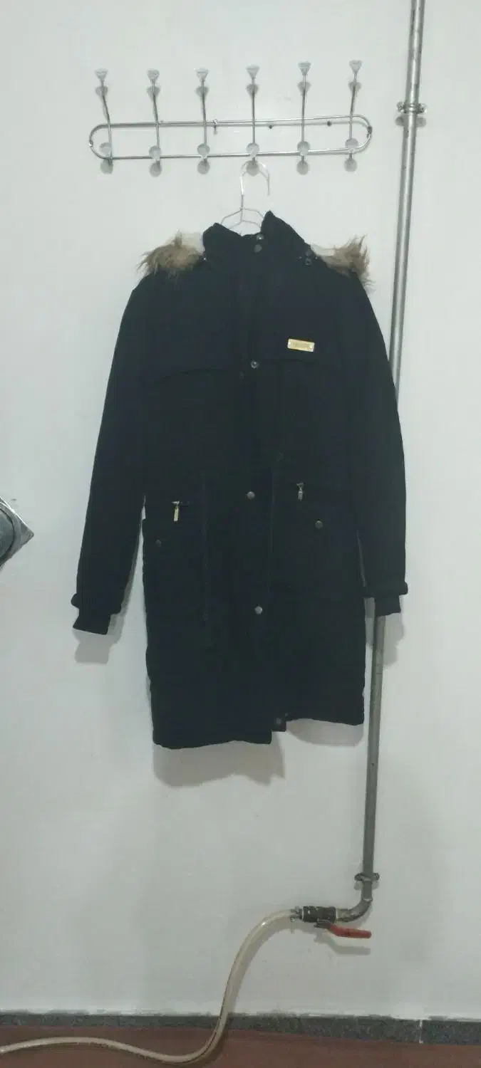 دو عدد کاپشن زنانه کرمه ای رنگ و سیاه رنگ|لباس|بوکان, |دیوار