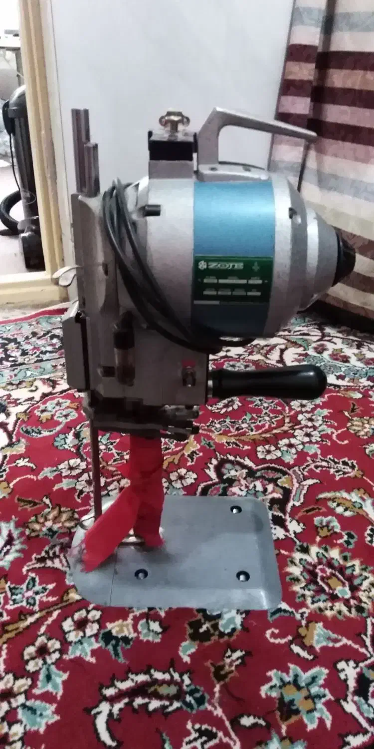 چرخ راسته. سردوز 4نخ. قیچی برقی|چرخ خیاطی و ریسندگی|مشهد, شهرک مهر آباد|دیوار