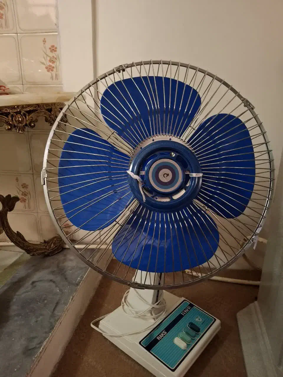 پنکه قدیمی سالم|پنکه و تصفیه‌کنندهٔ هوا|تبریز, |دیوار