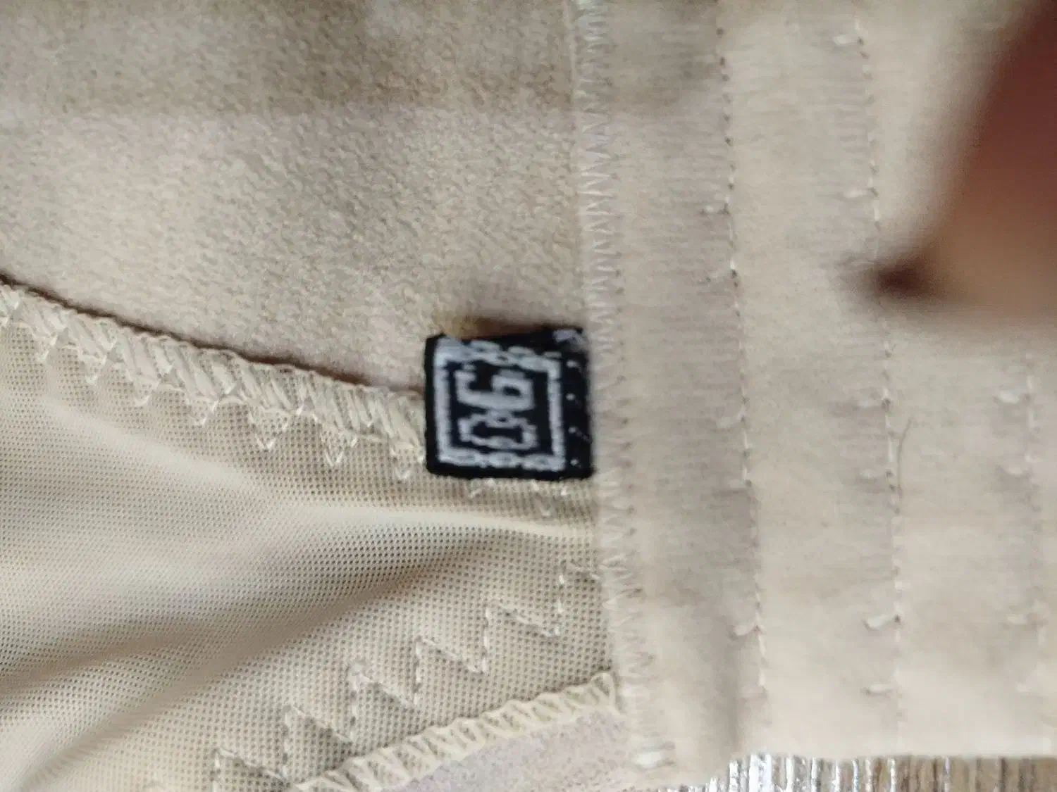 گن دکلته نو|لباس|فشم, |دیوار