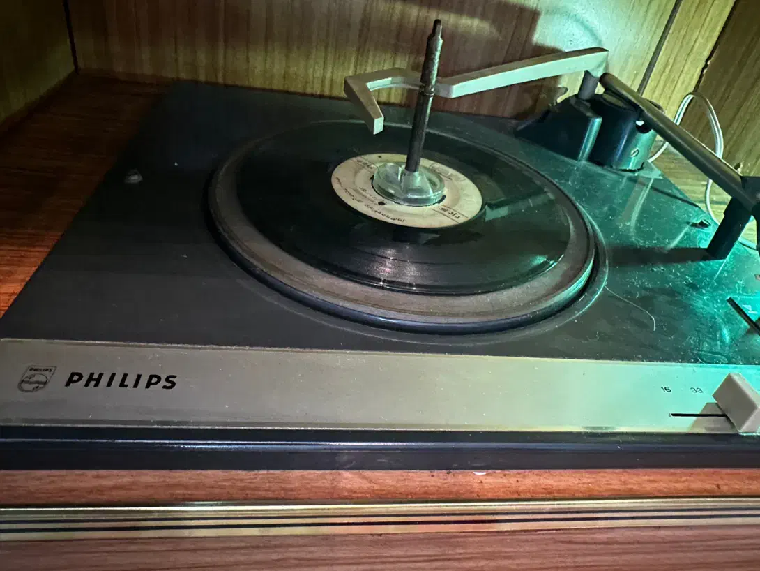 کنسول گرام فیلیپس و رادیو لامپی سانبرگ ۱۹۴۵ المان|کلکسیون اشیاء عتیقه|تهران, نیروی هوایی (پیروزی)|دیوار