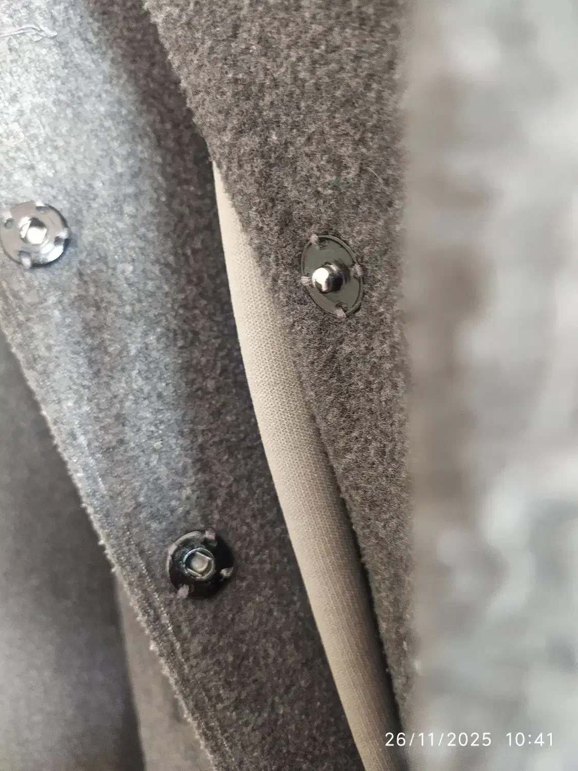 پالتو پانچو|لباس|هشتگرد, شهرک گلها|دیوار