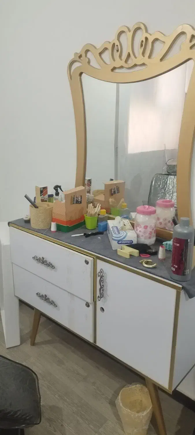 صندلی اصلاح و آیینه کنسول.صندلی تخت شو|آرایشگاه و سالنهای زیبایی|اهواز, پردیس|دیوار