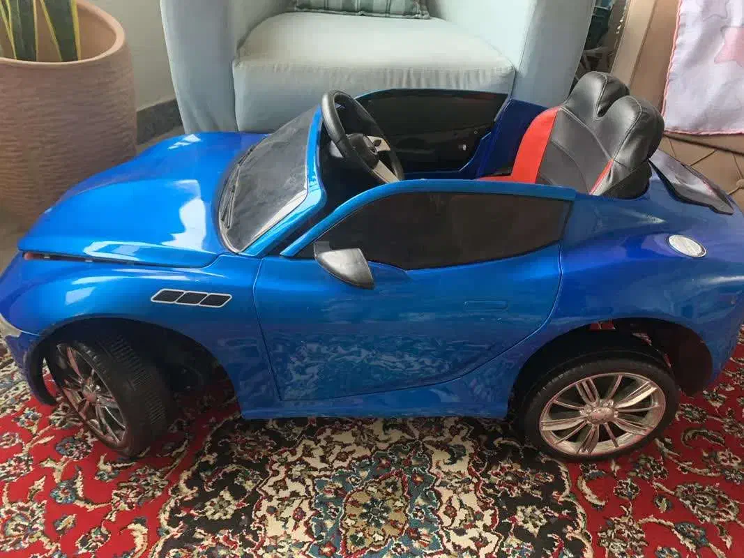 ماشین شارژی ۴ موتوره فلش خور با باطری سالم|اسباب‌‌بازی|محمودآباد, |دیوار