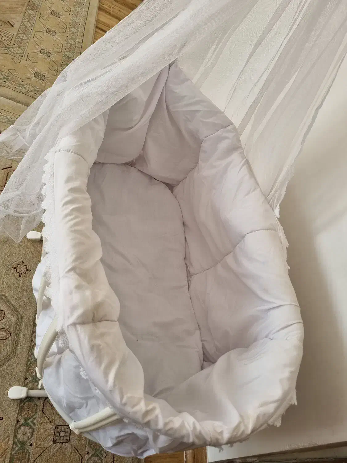 گهواره کنار مادر|تخت و صندلی بچه|دلند, |دیوار