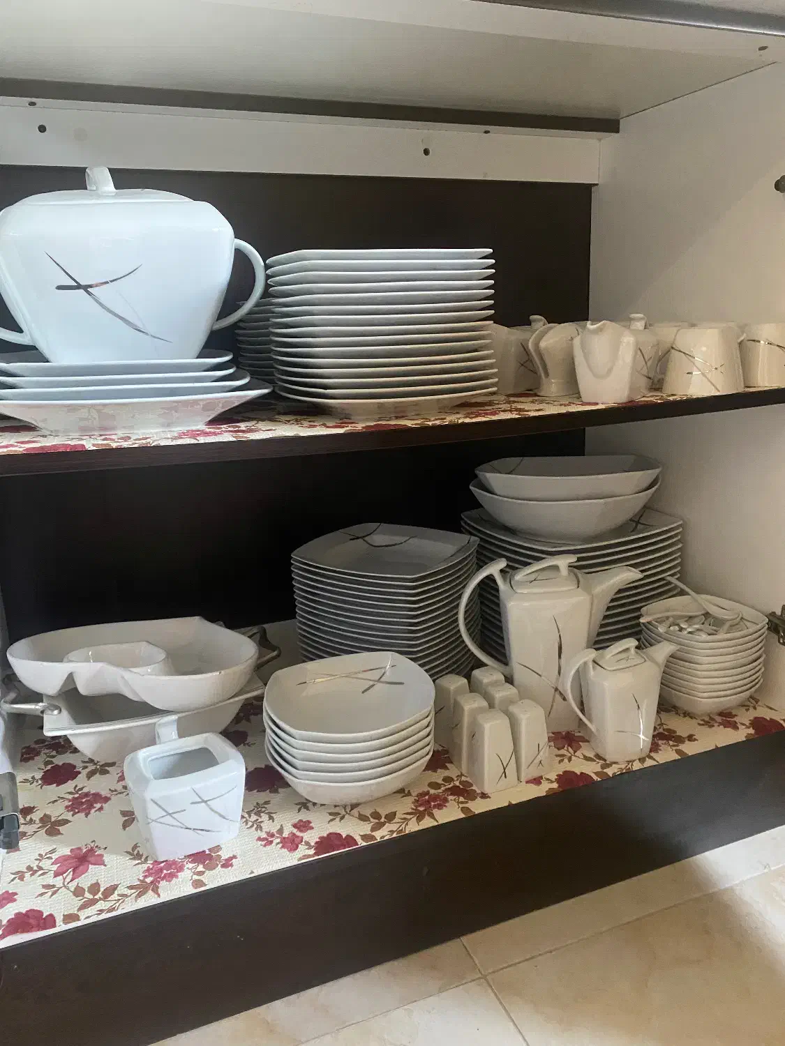 سرویس چینی درجه یک تقدیس ۱۸نفره|ظروف سرو و پذیرایی|چالوس, |دیوار