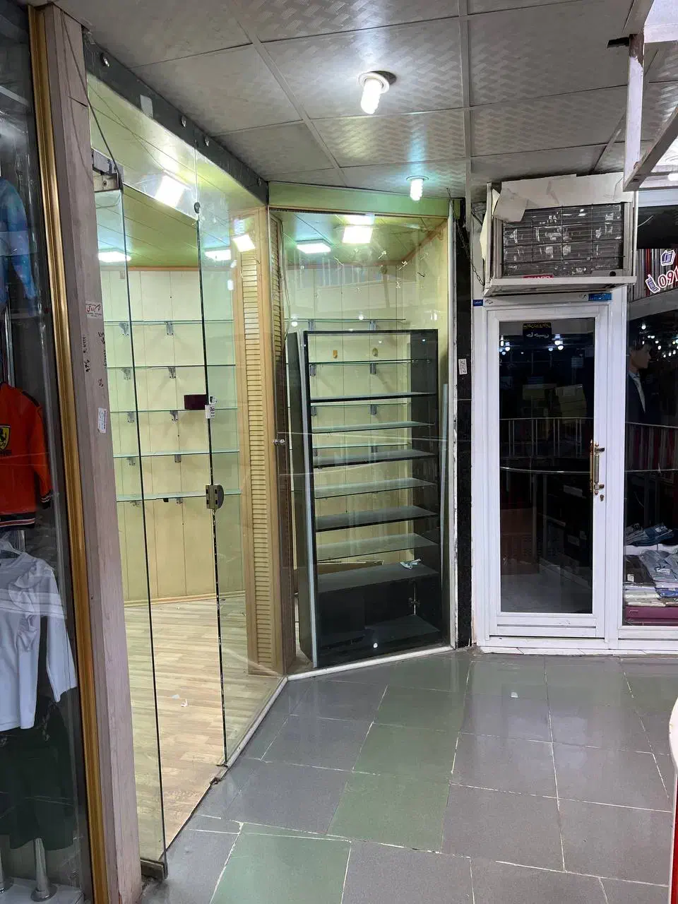 مغازه در طبقه اول پاساژ اقتباس|فروش مغازه و غرفه|خوی, |دیوار