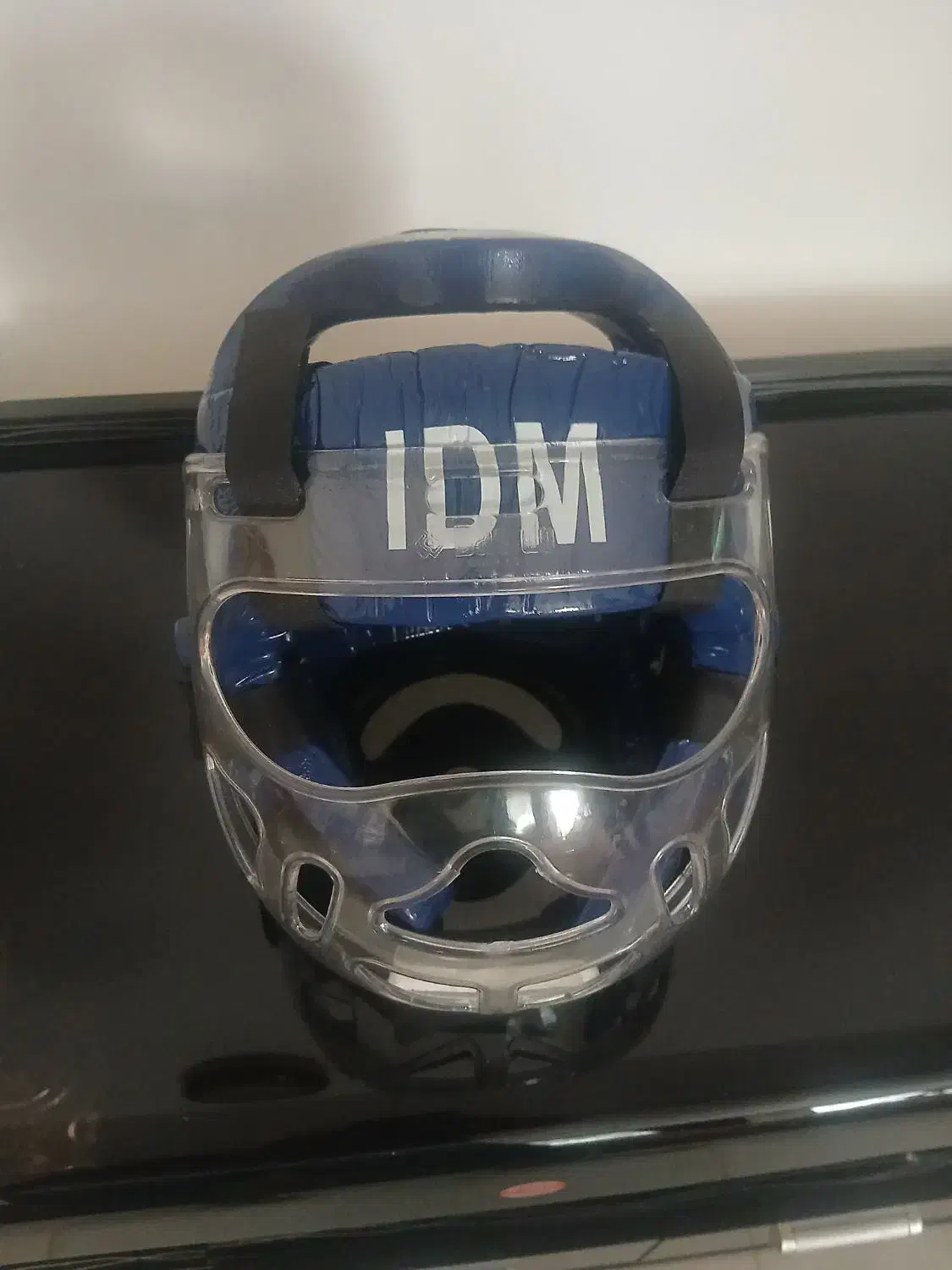 کلاه تکواندو|تجهیزات ورزشی|میانه, |دیوار