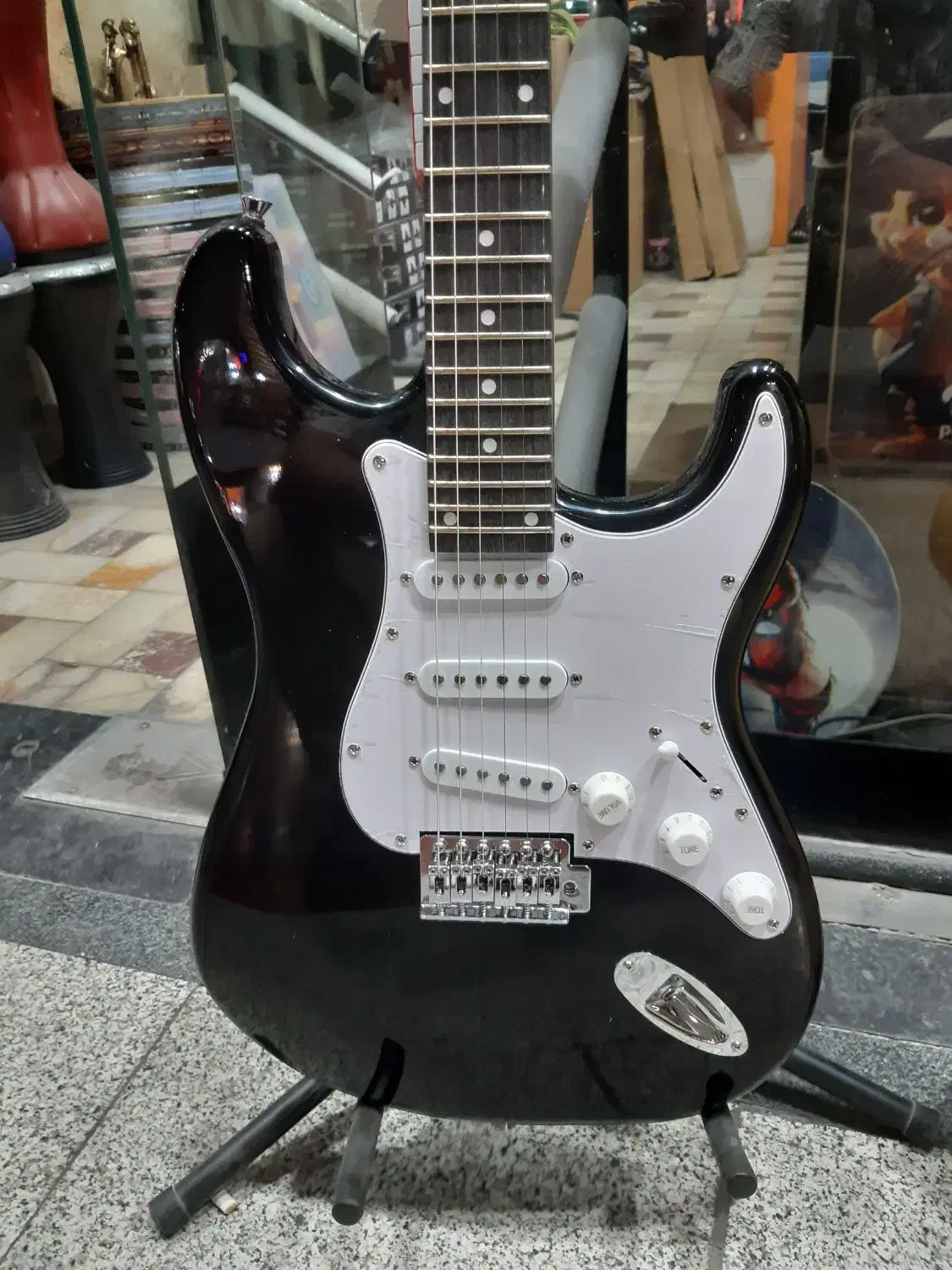 گیتار برقی گیتار الکتریکی|گیتار، بیس، امپلیفایر|تبریز, |دیوار