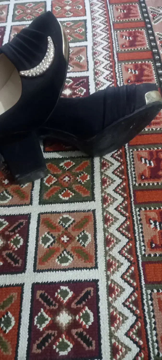 کفش درحدنو|کیف، کفش، کمربند|آبیک, |دیوار