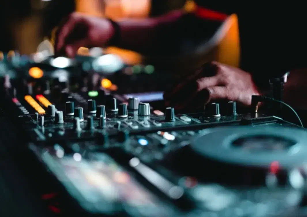 دیجی خانم و آقا برای مراسمات شما|خدمات پذیرایی، مراسم|خرم‌آباد, |دیوار