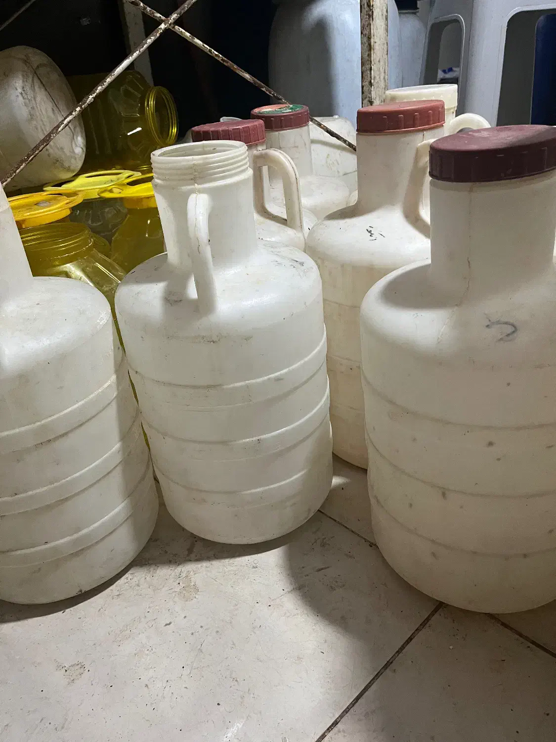 ظرف ده کیلویی در فرمانی و دبه خیارشوری|ظروف نگهدارنده، پلاستیکی، یکبارمصرف|گرگان, |دیوار