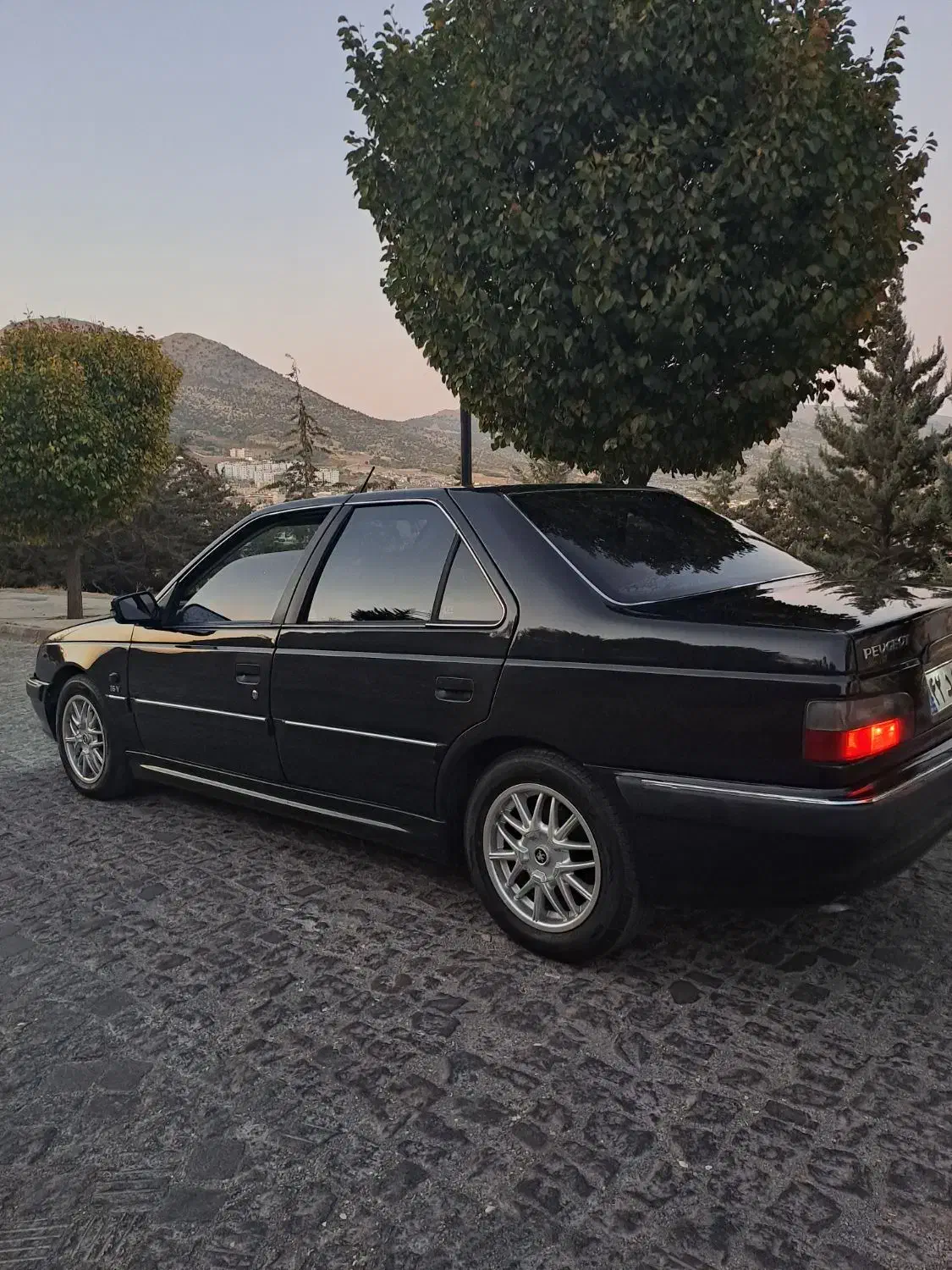 پژو پارس مشکی مدل 83 استثنایی|خودرو سواری و وانت|رشت, پارک شهر|دیوار