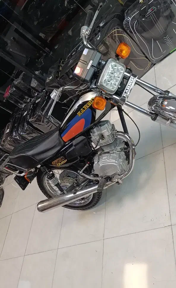 هندا ۱۲۵|موتورسیکلت|پرند, فاز ۴|دیوار