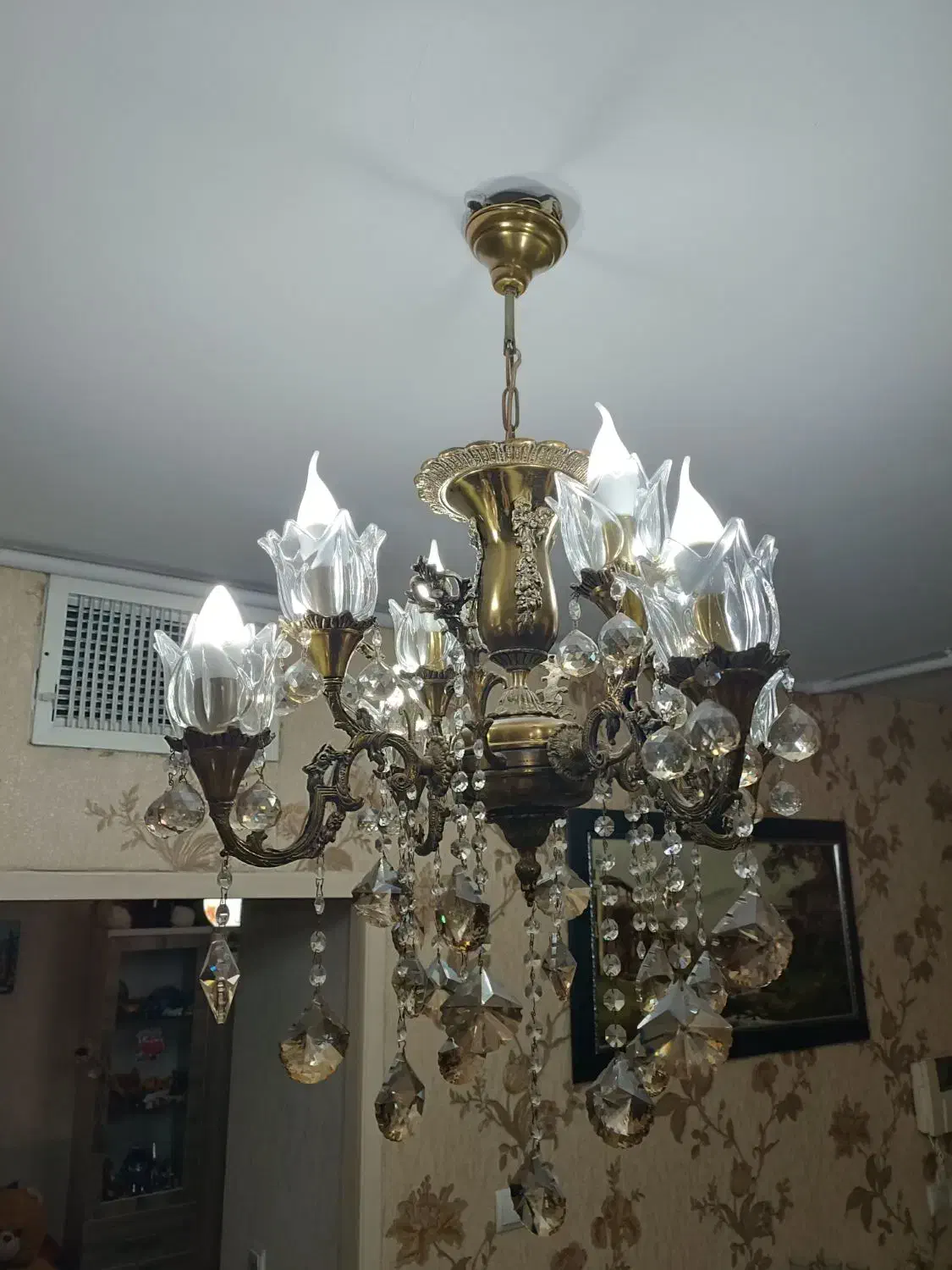 دوعدد لوستر چهار شاخه هشت شعله|لوستر و چراغ آویز|اندیشه, اندیشه فاز ۱|دیوار