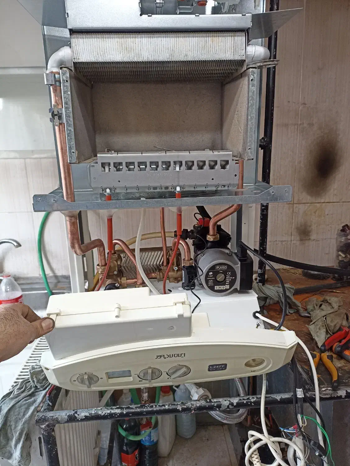 تعمیر ات تخصصی پکیج و آبگرمکن دیواری|خدمات پیشه و مهارت|قم, زنبیل آباد|دیوار