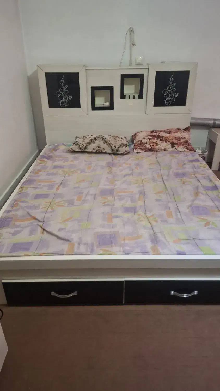 تخت و پاتختی کاملا سالم|تخت و سرویس خواب|قم, چهل اختران|دیوار