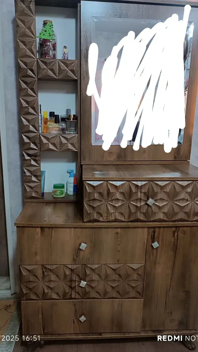 میز آرایش همراه با آینه کمدی|مبلمان خانگی و میز عسلی|اسلام‌شهر, شهرک مصطفی خمینی|دیوار