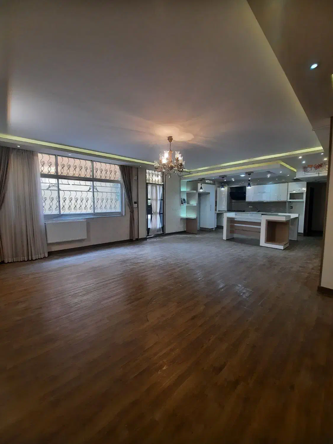 حیاط اختصاصی/۳خواب/ماشین رو/راه مجزا/نزدیک مترو|فروش آپارتمان|اصفهان, ملک‌شهر|دیوار