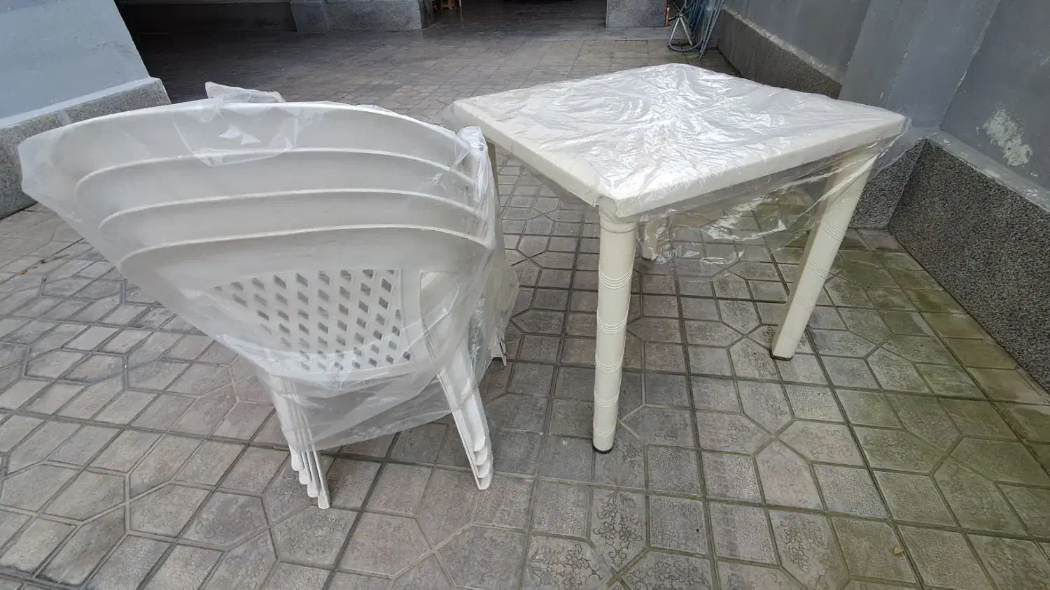 میز صندلی پلاستیکی ۴ نفره کاملا نو|میز و صندلی غذاخوری|سرخرود, |دیوار