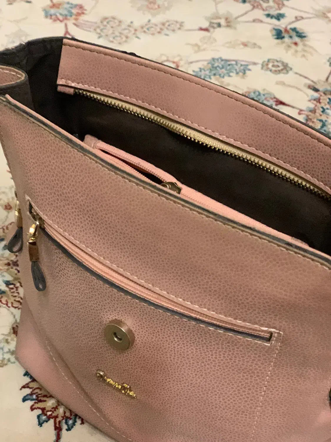 دوعدد کوله پشتی نو برند صورتی دنیلی اون یکیکرمی|کیف، کفش، کمربند|تهران, بنیهاشم|دیوار