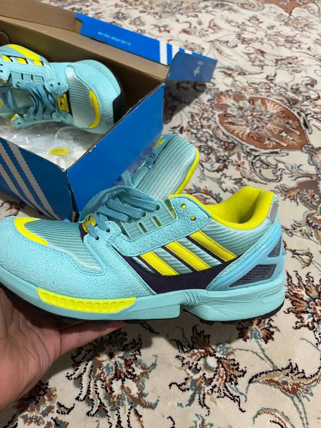 zx فیروزه‌ای|کیف، کفش، کمربند|رباط‌کریم, رباط‌کریم|دیوار